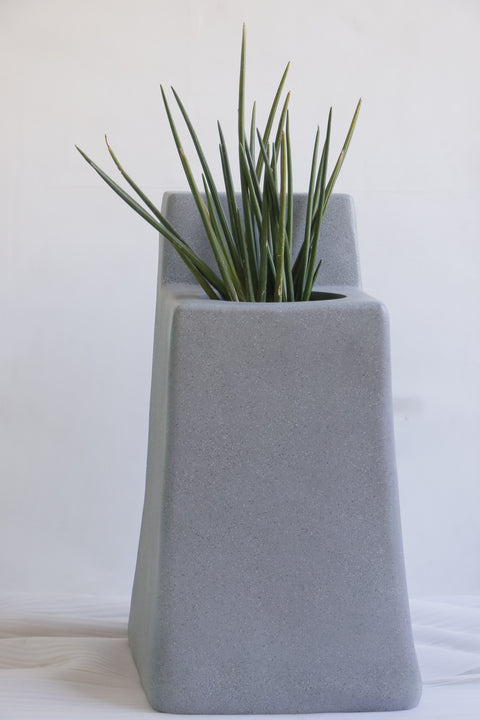 Abstract Face Chair - Pot