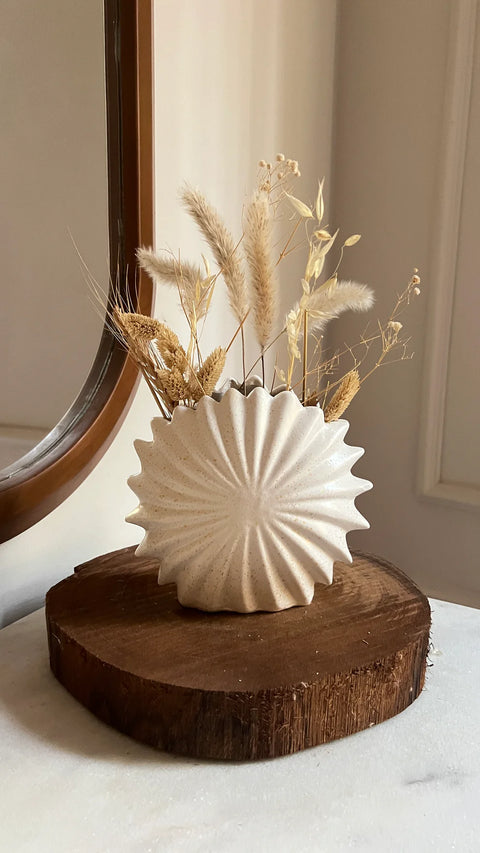 Shell Vase C-47